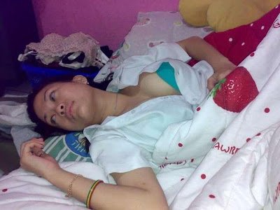 Foto Cewek Berseragam SMU Lepas Celana Dalam