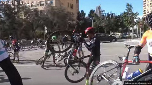 Video.Angin Kencang Menterbangkan Pelumba Basikal.