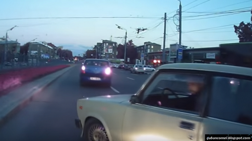 Video.Marah dan Serang Pemandu Lain Pemandu Ini Kena Karma.
